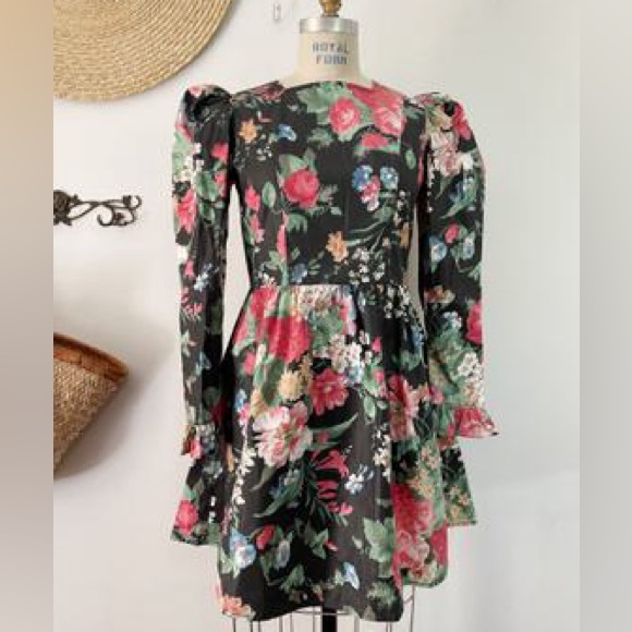 Batsheva floral mini dress with pockets! - Picture 4 of 4